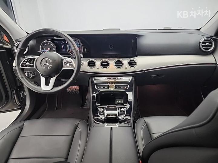 Mercedes-Benz E-Class W213 E300 Avantgarde 8
