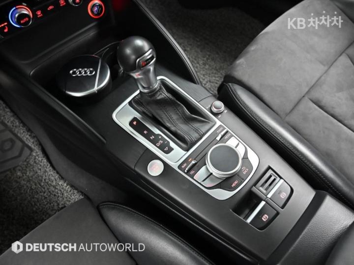 Audi A3 NEW 35 TDI Sportback Dynamic 8V 10