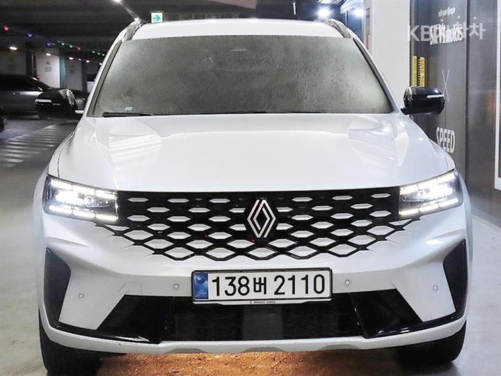 Renault Koleos E-Tech Hybrid Iconic 3