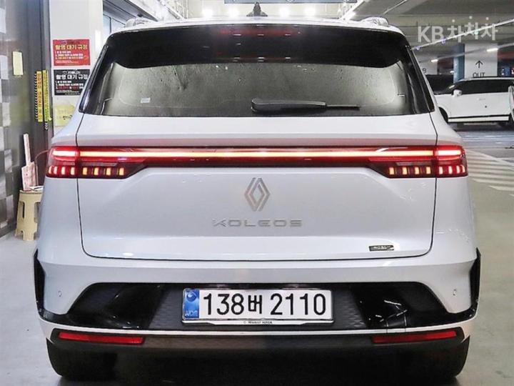 Renault Koleos E-Tech Hybrid Iconic 6