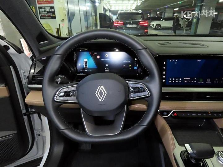 Renault Koleos E-Tech Hybrid Iconic 9