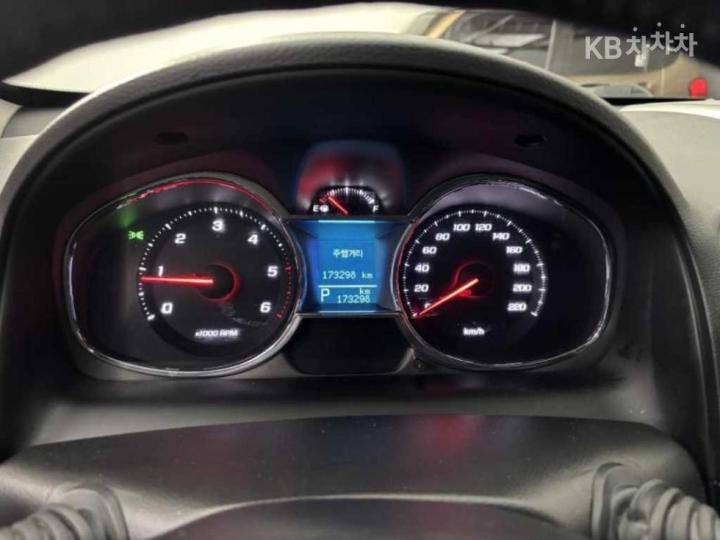 Chevrolet Captiva 2WD LT Premium 8