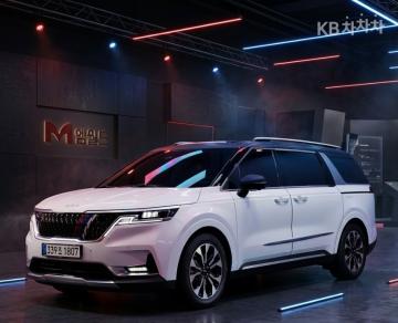 Kia Carnival 9-Seater Noblesse — foto 1