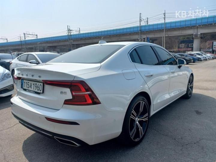 Volvo S60 2.0 B5 Inscription 8