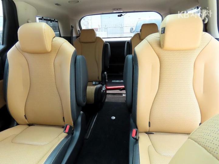 Kia Carnival G3.5 GDI Signature 8
