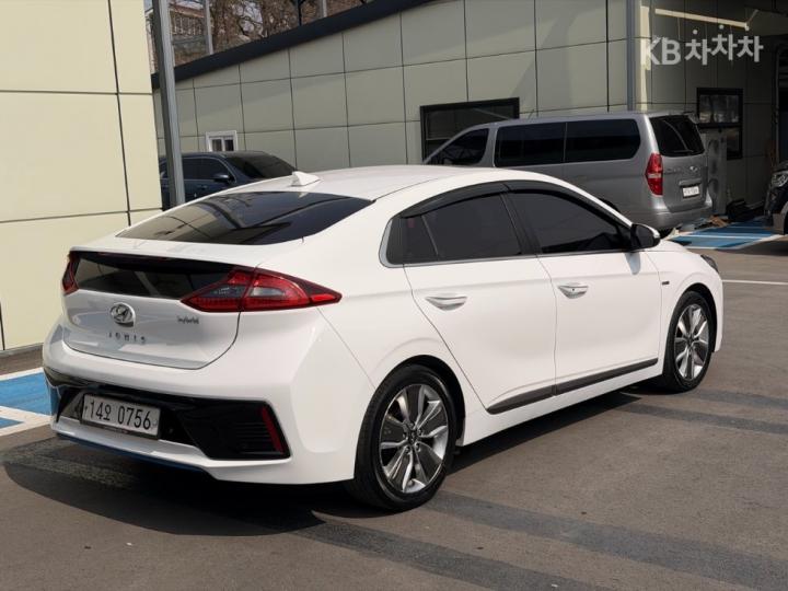 Hyundai IONIQ Q 7
