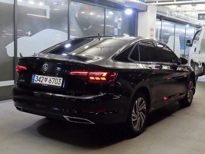 Volkswagen Jetta The 1.4 TSI Prestige 5