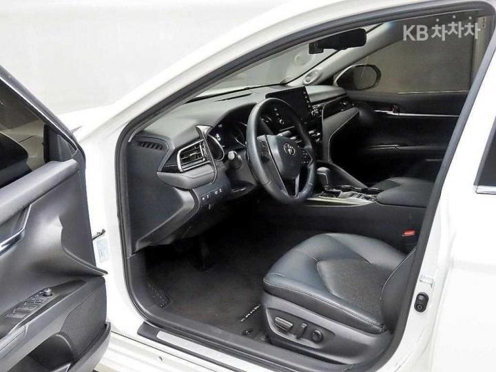 Toyota Camry XV70 2.5 Hybrid XSE 6