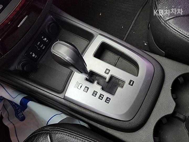 Hyundai Santa Fe CM 2WD 2.7 LPi MLX Premier 9