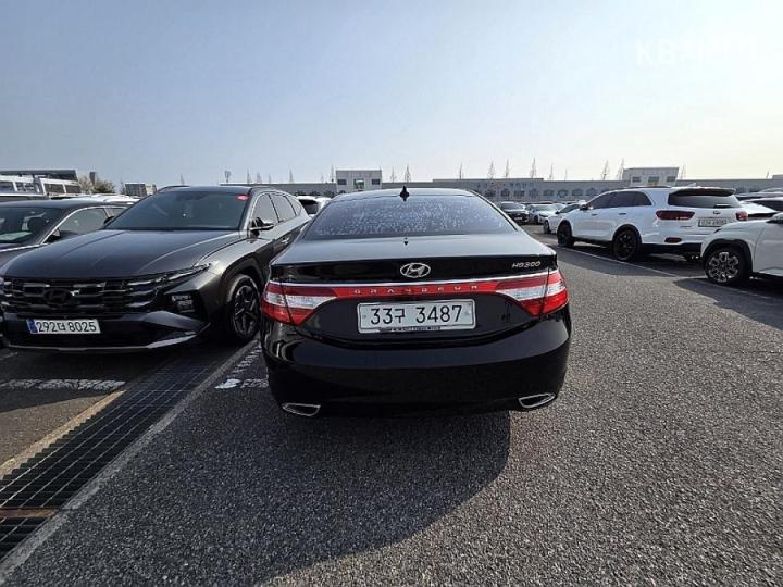 Hyundai Grandeur Hybrid Premium 6