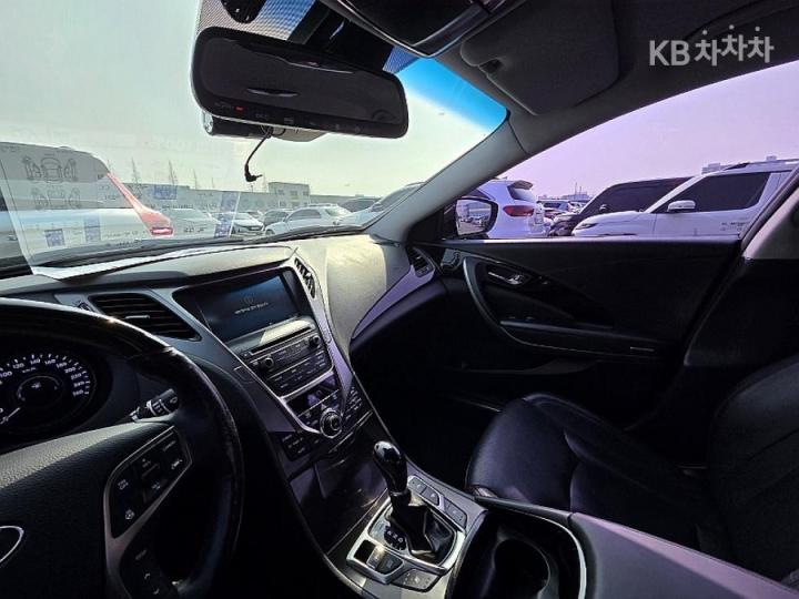 Hyundai Grandeur Hybrid Premium 8