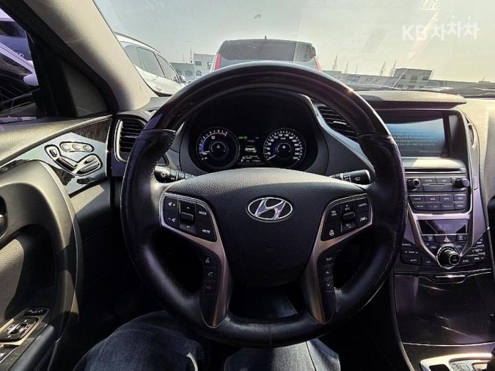 Hyundai Grandeur Hybrid Premium 9