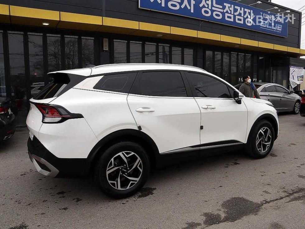 2023 - kia sportage