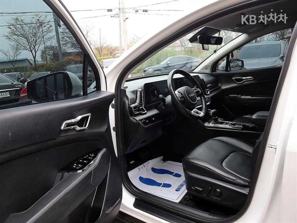 2023 - kia sportage