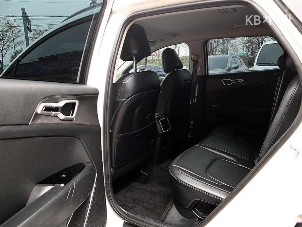 2023 - kia sportage