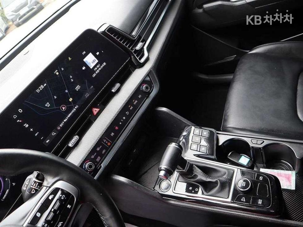 2023 - kia sportage