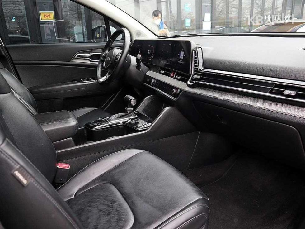 2023 - kia sportage
