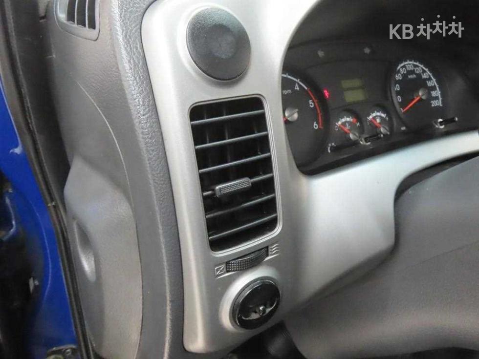 2012 - kia bongo iii