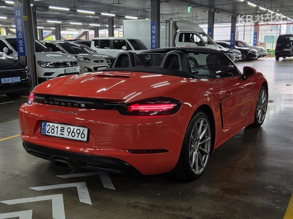 2017 Porsche 718 photo
