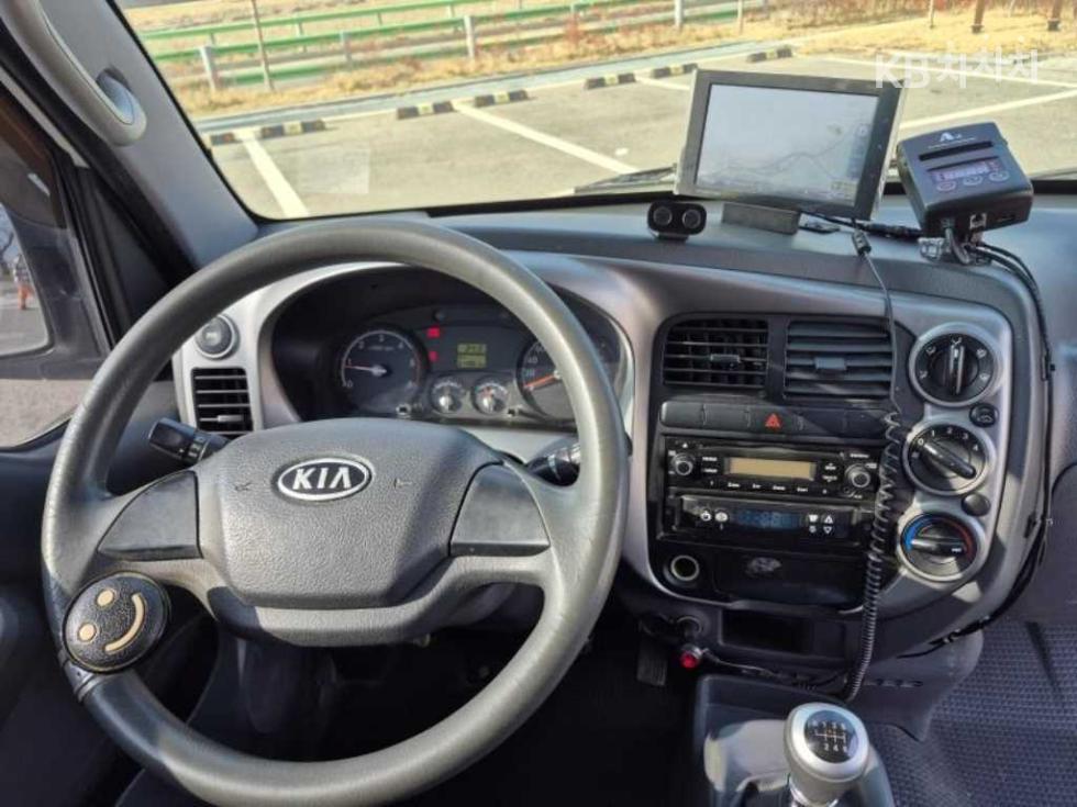 2012 - kia bongo iii