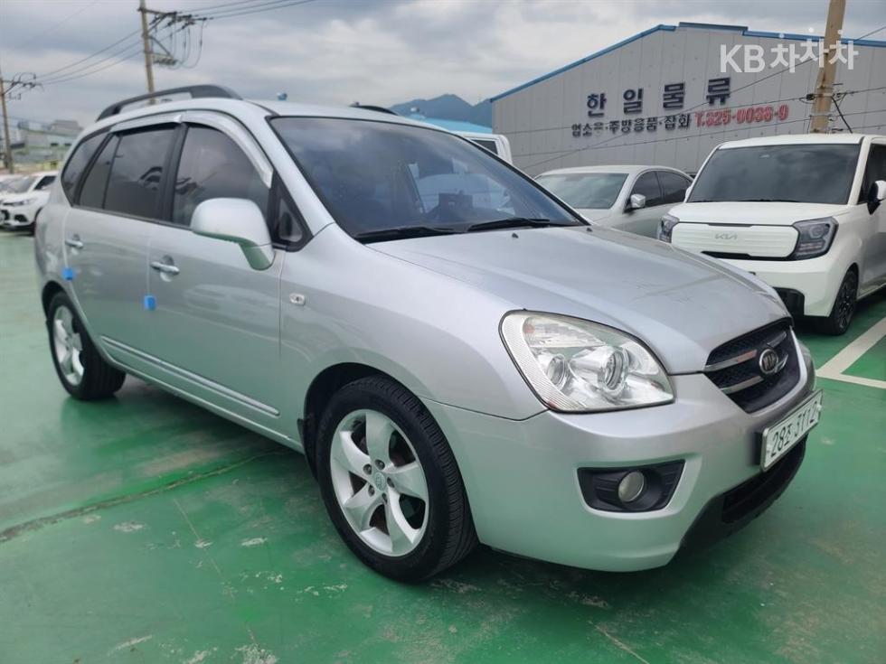 Kia Carens — miniaturë 3