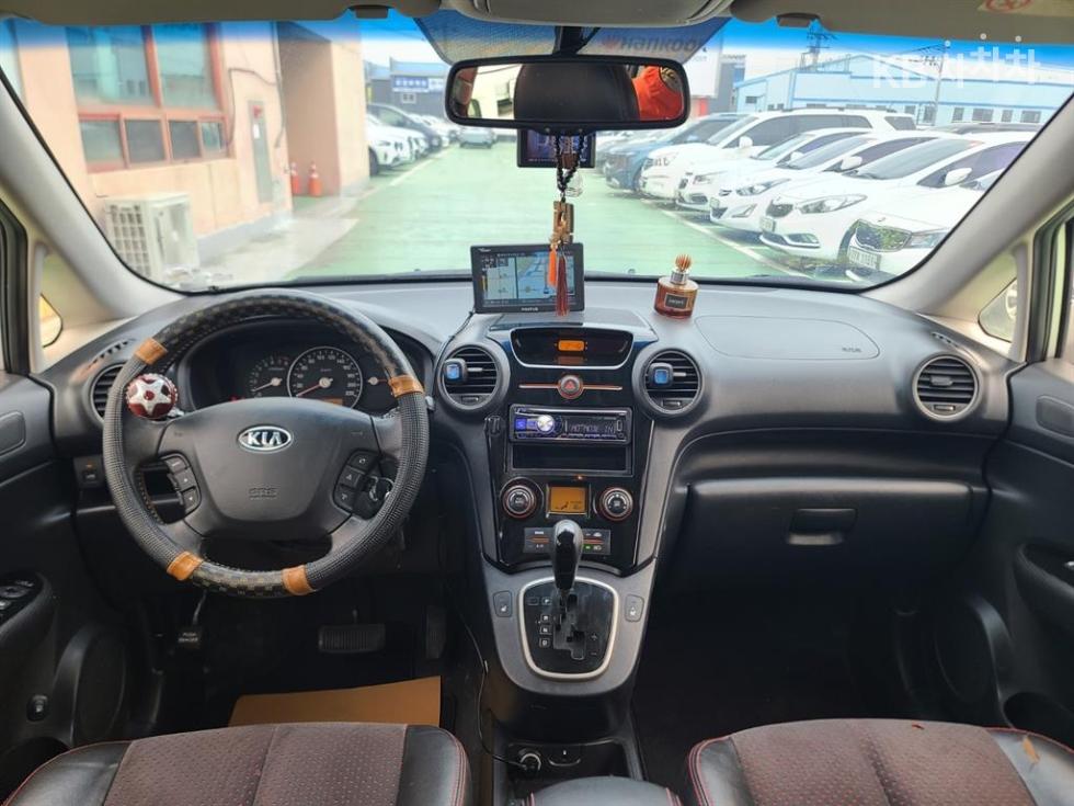 Kia Carens — miniaturë 5