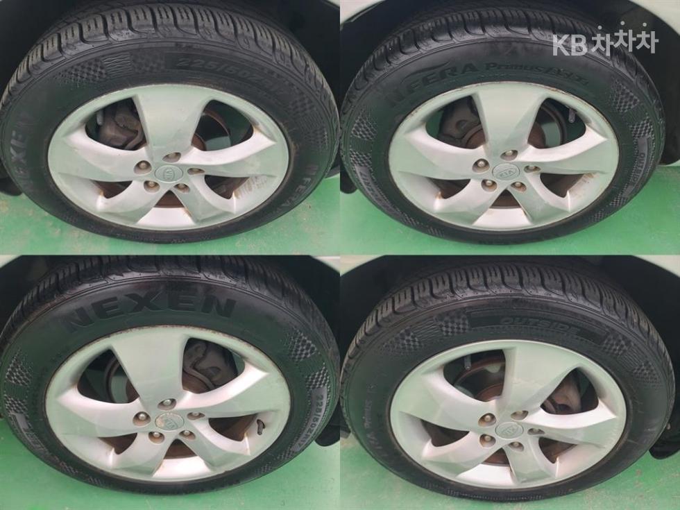 Kia Carens — miniaturë 10