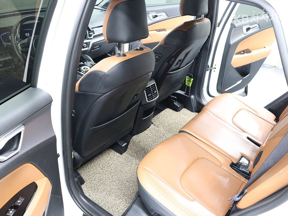 2022 - kia sportage
