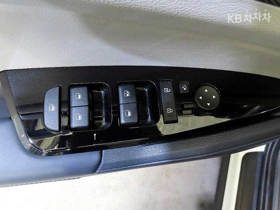 2022 - kia sportage