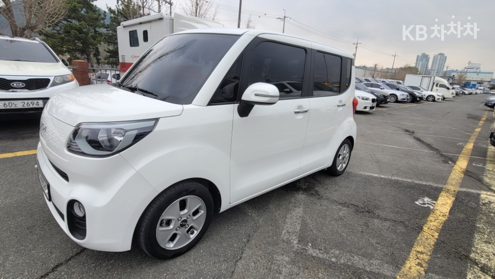 2022 - kia ray