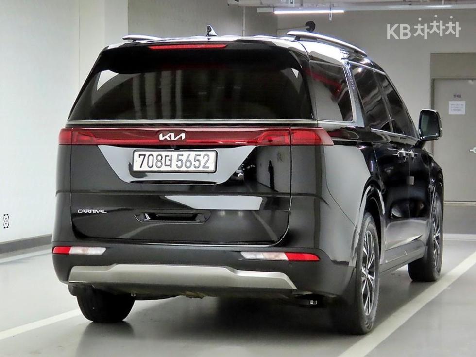 2023 - kia carnival
