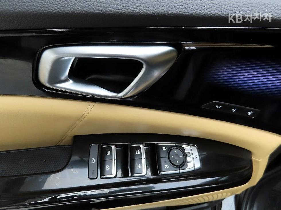 2023 - kia carnival