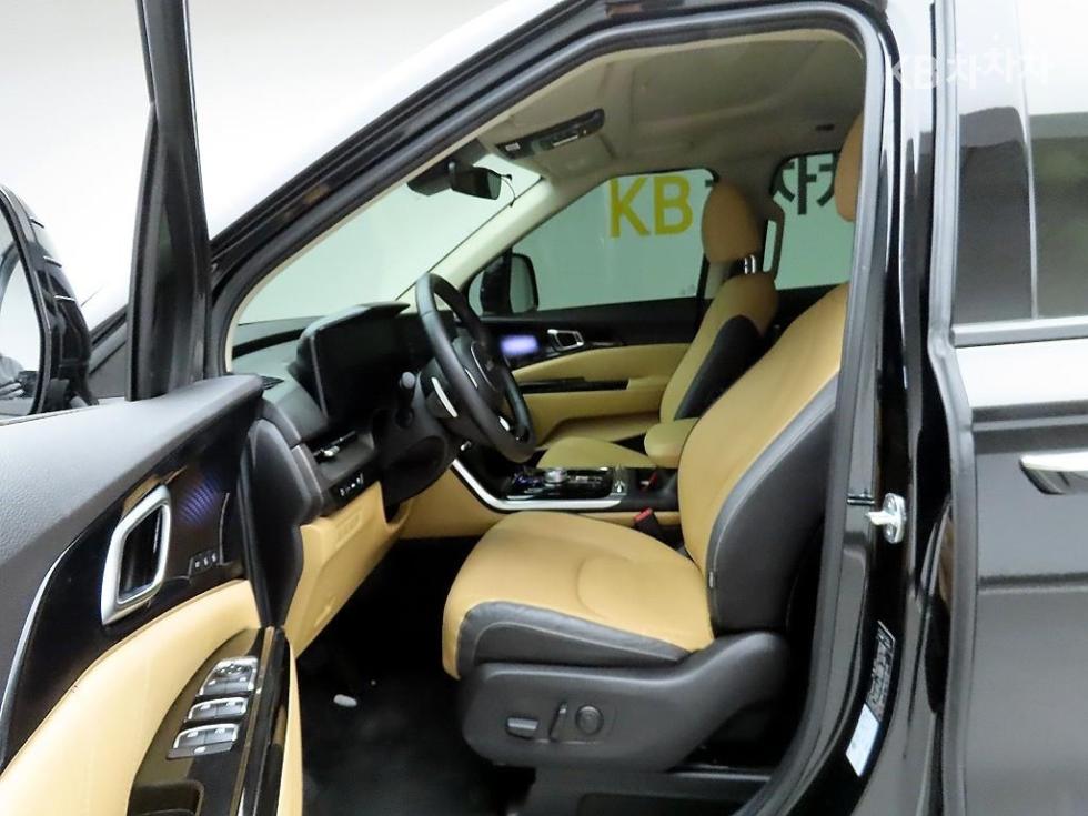 2023 - kia carnival