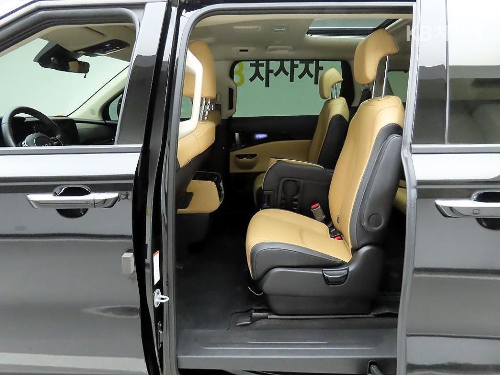 2023 - kia carnival