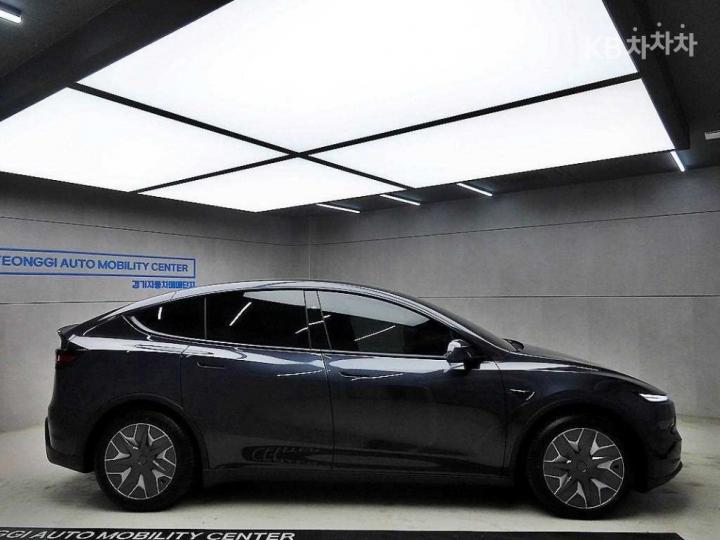 Tesla Model Y Long Range AWD 4