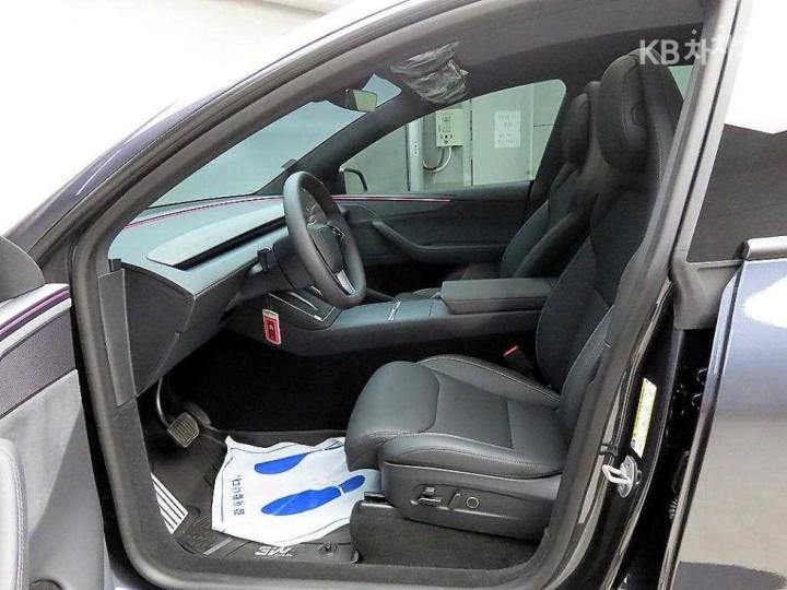 Tesla Model Y Long Range AWD 9