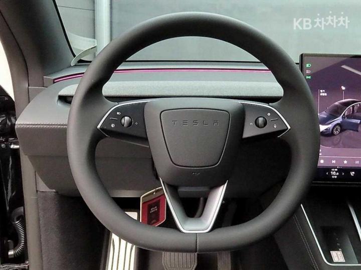Tesla Model Y Long Range AWD 10