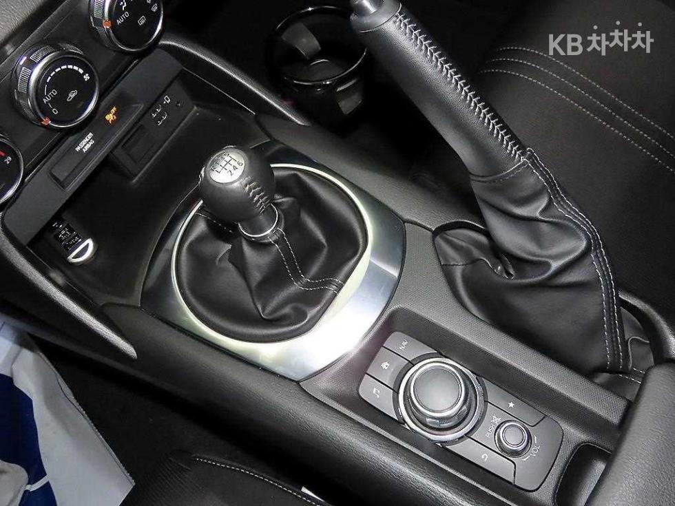 2020 - mazda mx-5
