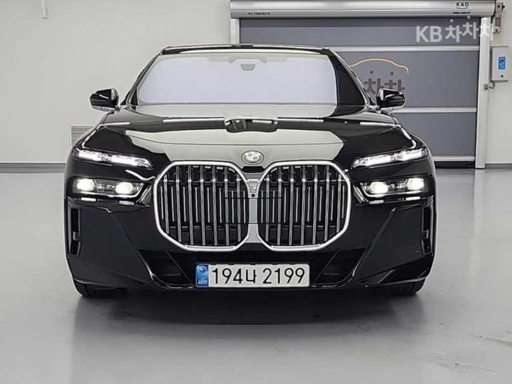 BMW 7er 740i xDrive M Sport — foto 1