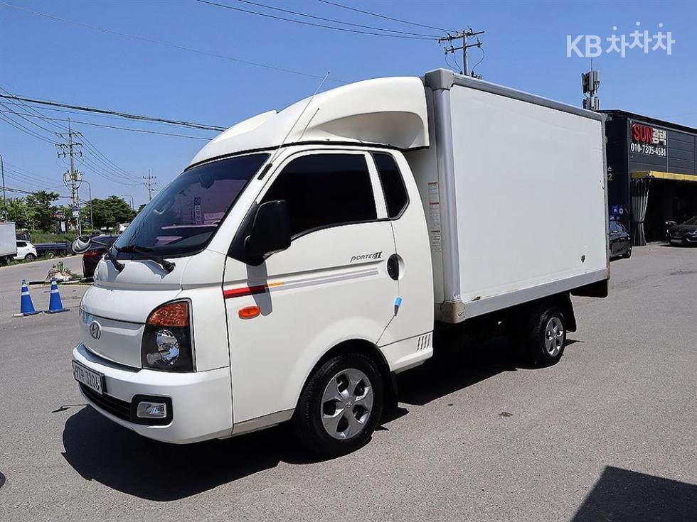 2018 Hyundai 2 photo