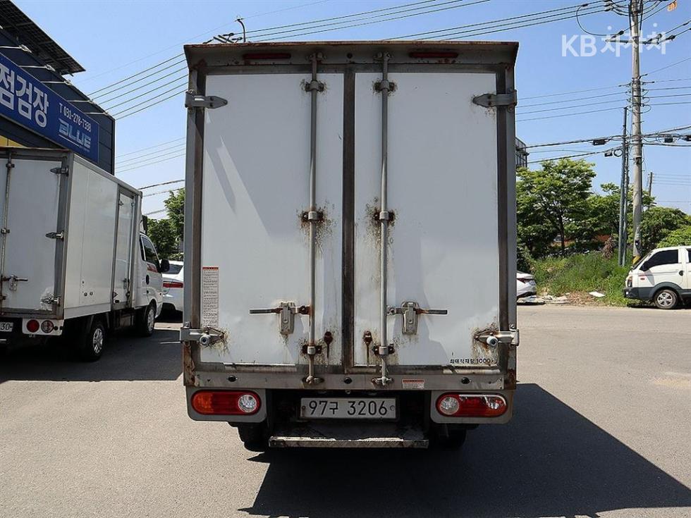2018 Hyundai 2 photo