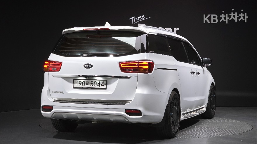 2019 - kia carnival