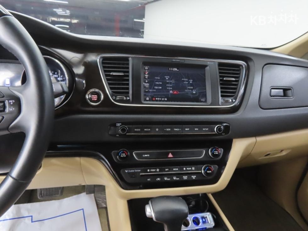 2019 - kia carnival