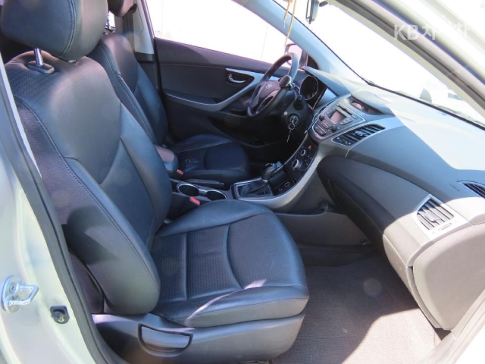 Hyundai Avante — miniaturë 10
