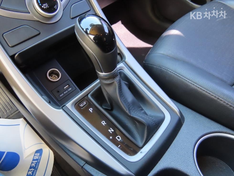 Hyundai Avante — miniaturë 13