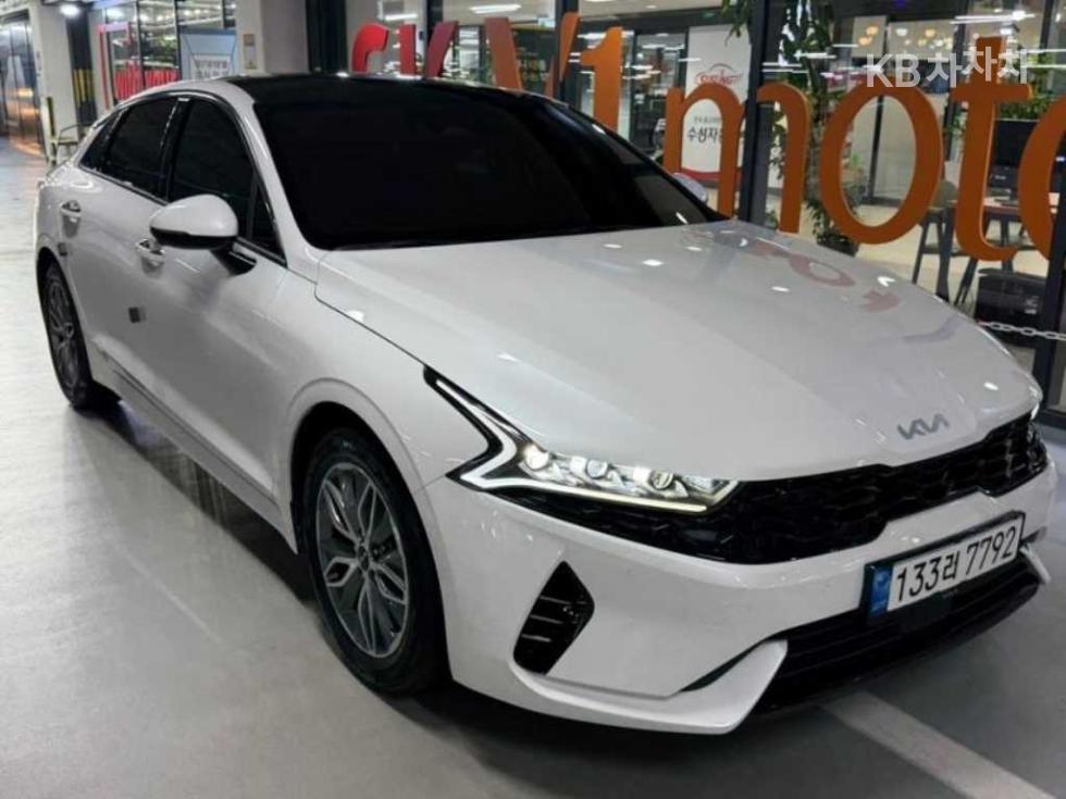 2022 - kia k5