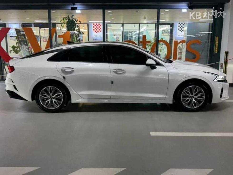 2022 - kia k5
