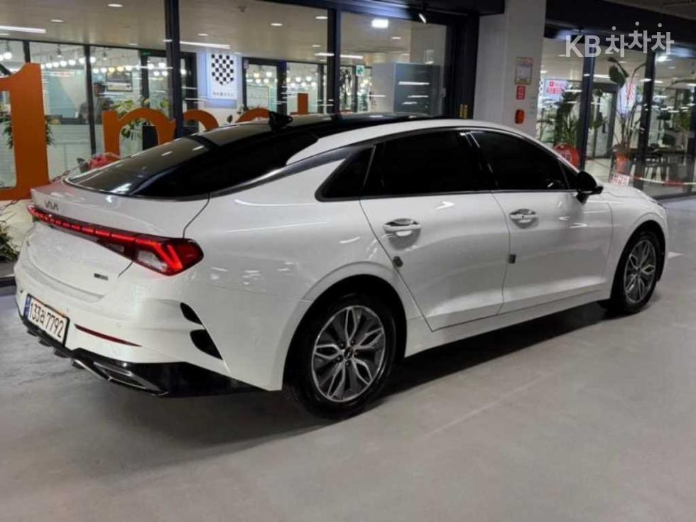 2022 - kia k5