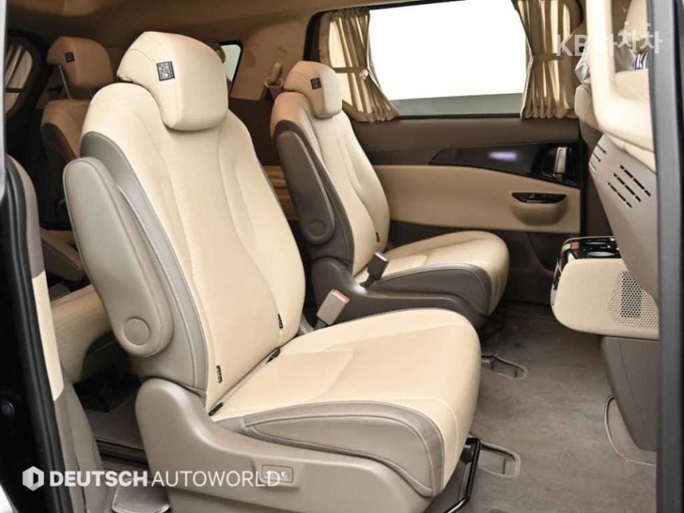 2023 - kia carnival