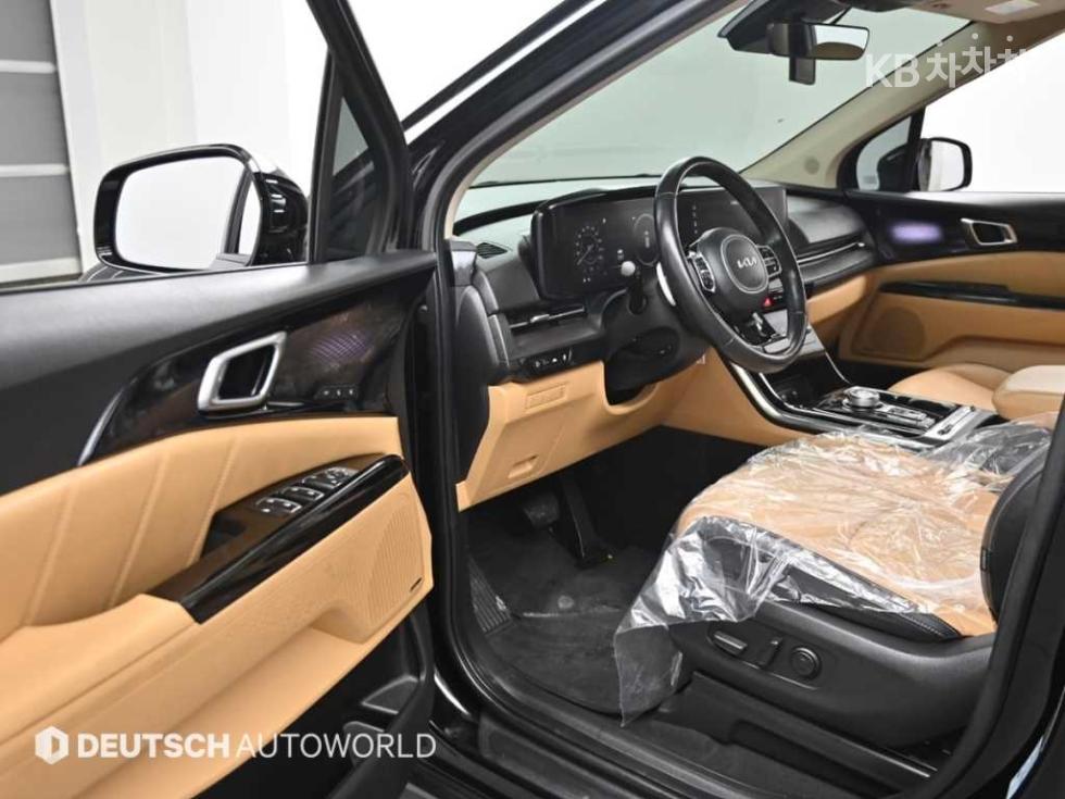 2023 - kia carnival